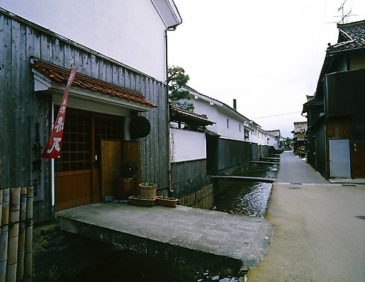 포토 JPG 주간 해외풍경 해외 건축물 건축 아시아 외국문화 주택 기와 풍경 사람없음 야외 건물 가로 관광지 세계 문 일본 개울 골목길 국내포토 자연요소 나라 문화 길 여행 강 파일형식