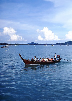 포토 JPG 주간 구름 해외풍경 해외 아시아 바다 컬러 외국문화 요트 태국 하늘 태국문화 사람 풍경 야외 세로 파란색 관광지 세계 동남아시아 노 동아시아 선박 국내포토 자연요소 동양문화 나라 문화 여행 수상교통 배_교통 파일형식