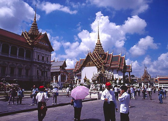 포토 JPG 주간 구름 해외풍경 해외 건축물 건축 아시아 외국문화 태국 하늘 거리 태국문화 사람 풍경 야외 건물 가로 관광지 세계 여행객 동남아시아 왕궁 동아시아 타이왕궁 국내포토 자연요소 동양문화 나라 문화 여행 궁전 파일형식