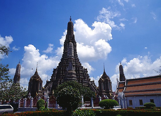 포토 JPG 주간 구름 해외풍경 해외 건축물 건축 아시아 외국문화 태국 하늘 태국문화 풍경 사람없음 야외 건물 가로 관광지 세계 동남아시아 사찰 사원 동아시아 왓아룬 국내포토 자연요소 동양문화 나라 문화 여행 비즈니스 종교건축 파일형식