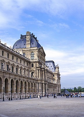포토 JPG 주간 구름 해외풍경 해외 건축물 건축 유럽 하늘 유럽건축 사람 풍경 야외 건물 세로 관광지 세계 프랑스 박물관 광장 문화시설 파리_프랑스 루브르박물관 국내포토 자연요소 나라 여행 서양건축 시설 파일형식
