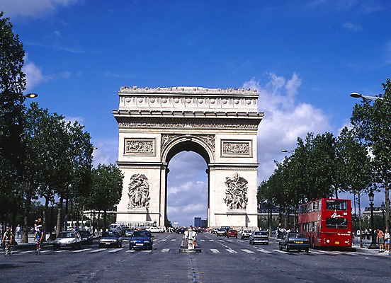 포토 JPG 주간 나무 구름 해외풍경 해외 유럽 도로 길 육상교통 교통 가로등 자동차 하늘 조명 풍경 야외 가로 관광지 세계 문 프랑스 가로수 개선문 파리_프랑스 국내포토 자연요소 식물 공공시설 나라 교통수단 여행 교통시설 파일형식