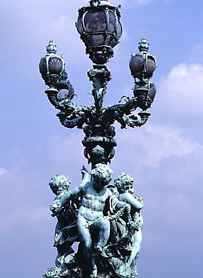 포토 JPG 주간 구름 해외풍경 해외 공공시설 유럽 컬러 가로등 하늘 사람없음 야외 장식 세로 파란색 관광지 세계 조각상 프랑스 작품 파리_프랑스 국내포토 자연요소 나라 여행 미술 풍경 조형물 시설 파일형식