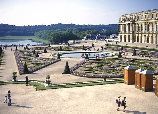 포토 JPG 주간 나무 해외풍경 해외 공원 유럽 길 유럽건축 산 사람 풍경 야외 건물 가로 관광지 세계 여행객 정원 궁전 프랑스 분수 조경 광장 파리_프랑스 베르사유궁전 분수_분수대 국내포토 자연요소 식물 건축물 공공시설 나라 여행 고건축 서양건축 분수대 파일형식