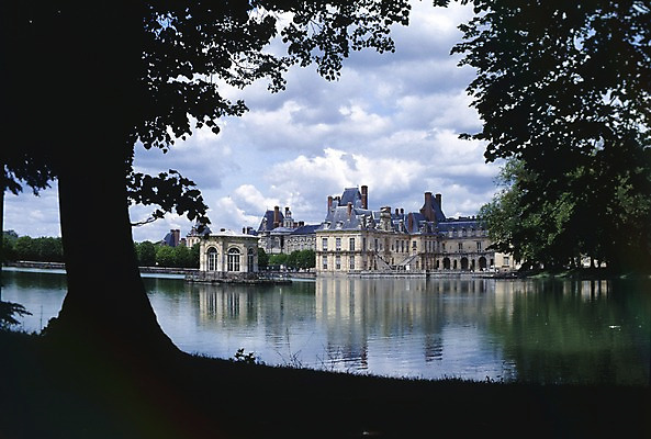 포토 JPG 주간 나무 구름 해외풍경 해외 실루엣 유럽 호수 하늘 유럽건축 풍경 사람없음 야외 건물 가로 관광지 강 세계 프랑스 성 파리_프랑스 국내포토 자연요소 식물 건축물 나라 여행 서양건축 촬영기법 파일형식