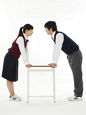 포토 JPG 스튜디오촬영 전신 학생 여학생 여자 교육 남자 교복 남학생 포즈 청소년 고등학생 누끼 사람 두명 10대 친구 스쿨라이프 한국인 책상 십대만 국내포토 라이프스타일 옷 가구 학교 관계 실내 동양인 파일형식