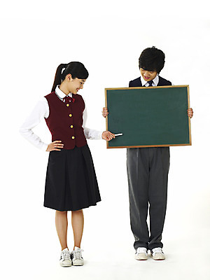 포토 JPG 스튜디오촬영 전신 학생 여학생 여자 교육 남자 교복 남학생 포즈 청소년 고등학생 안내 누끼 사람 두명 10대 친구 스쿨라이프 칠판 한국인 알림 십대만 국내포토 라이프스타일 옷 학교 관계 실내 동양인 파일형식