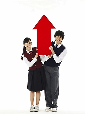 포토 JPG 스튜디오촬영 전신 학생 여학생 여자 교육 남자 교복 화살표 남학생 포즈 청소년 고등학생 누끼 사람 두명 10대 친구 스쿨라이프 한국인 발전 방향 상승 성적 십대만 국내포토 라이프스타일 옷 컨셉 학교 관계 실내 동양인 파일형식