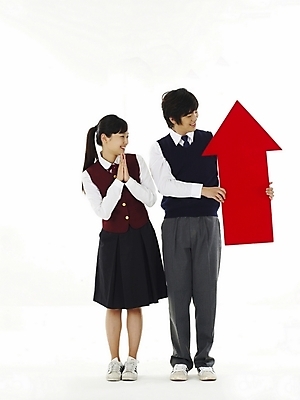 포토 JPG 스튜디오촬영 전신 학생 여학생 여자 교육 남자 교복 화살표 남학생 포즈 청소년 고등학생 누끼 사람 두명 10대 친구 스쿨라이프 한국인 발전 방향 상승 성적 십대만 국내포토 라이프스타일 옷 컨셉 학교 관계 실내 동양인 파일형식