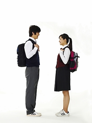 포토 JPG 스튜디오촬영 전신 학생 커플 여학생 여자 교육 남자 교복 남학생 포즈 가방 배낭 청소년 고등학생 책가방 누끼 사람 두명 10대 친구 스쿨라이프 우정 한국인 십대만 국내포토 라이프스타일 잡화 옷 학교 관계 실내 동양인 파일형식