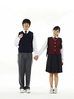 포토 JPG 스튜디오촬영 전신 학생 커플 여학생 여자 교육 남자 교복 남학생 포즈 가방 배낭 청소년 고등학생 책가방 누끼 사람 두명 10대 친구 스쿨라이프 우정 한국인 십대만 국내포토 라이프스타일 잡화 옷 학교 관계 실내 동양인 파일형식