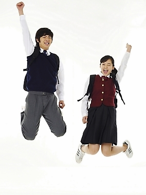 포토 JPG 스튜디오촬영 전신 학생 여학생 여자 교육 남자 교복 남학생 포즈 가방 배낭 청소년 고등학생 책가방 누끼 사람 두명 10대 친구 스쿨라이프 점프 만세 한국인 십대만 국내포토 라이프스타일 잡화 옷 학교 관계 모션 실내 동양인 파일형식