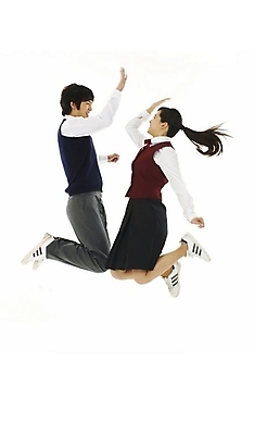포토 JPG 스튜디오촬영 전신 학생 여학생 여자 교육 남자 교복 남학생 포즈 청소년 고등학생 누끼 사람 두명 10대 친구 스쿨라이프 점프 한국인 손뼉 하이파이브 십대만 국내포토 라이프스타일 옷 학교 관계 모션 실내 동양인 손짓 파일형식