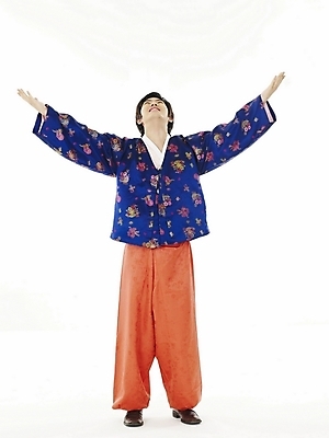 포토 JPG 스튜디오촬영 전신 한국전통 전통 명절 남자 남학생 포즈 청소년 한명 누끼 사람 손짓 10대 한국인 전통의상 한복 남자만 남자한명만 십대만 십대남자만 십대남자한명만 국내포토 1 학생 기념일 모션 한국 실내 동양인 파일형식