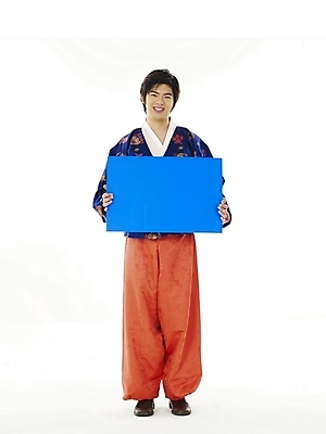 포토 JPG 스튜디오촬영 전신 한국전통 전통 명절 남자 남학생 포즈 청소년 안내 한명 누끼 사람 10대 한국인 전통의상 한복 알림 남자만 남자한명만 십대만 십대남자만 십대남자한명만 국내포토 1 학생 기념일 한국 실내 동양인 파일형식