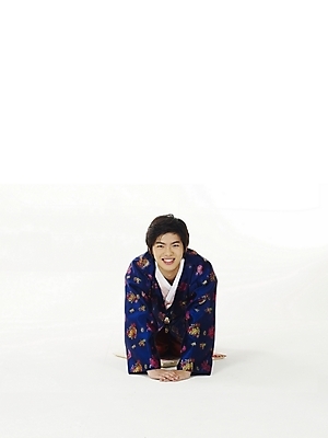 포토 JPG 스튜디오촬영 전신 한국전통 전통 명절 남자 남학생 포즈 청소년 한명 누끼 사람 10대 한국인 인사 절 전통의상 한복 남자만 남자한명만 십대만 십대남자만 십대남자한명만 국내포토 1 학생 기념일 한국 실내 동양인 예절 파일형식