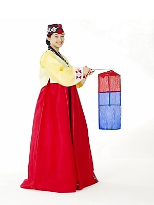 포토 JPG 스튜디오촬영 전신 한국전통 전통 여학생 여자 명절 포즈 청소년 한명 누끼 사람 10대 한국인 전통의상 한복 청사초롱 여자만 여자한명만 십대만 십대여자만 십대여자한명만 국내포토 1 학생 기념일 한국 실내 동양인 초롱 파일형식