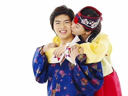 포토 JPG 스튜디오촬영 한국전통 전통 커플 여학생 여자 명절 남자 남학생 포즈 부분 상상 청소년 고등학생 사람 상반신 두명 10대 친구 한국인 전통의상 한복 십대만 국내포토 학생 기념일 관계 한국 실내 동양인 파일형식