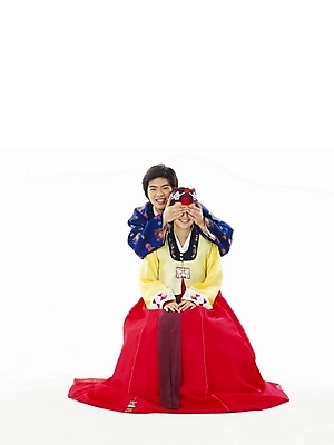 포토 JPG 스튜디오촬영 전신 한국전통 전통 커플 여학생 여자 명절 남자 남학생 포즈 청소년 고등학생 누끼 사람 두명 10대 친구 한국인 전통의상 한복 십대만 국내포토 학생 기념일 관계 한국 실내 동양인 파일형식