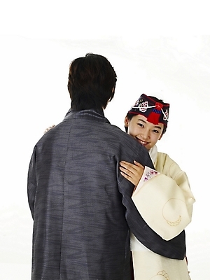 포토 JPG 스튜디오촬영 한국전통 전통 커플 여학생 여자 명절 남자 남학생 포즈 부분 청소년 고등학생 사람 상반신 두명 10대 친구 한국인 전통의상 한복 십대만 국내포토 학생 기념일 관계 한국 실내 동양인 파일형식