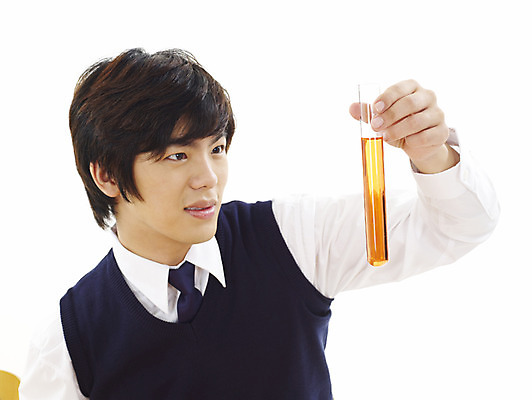 포토 JPG 스튜디오촬영 학생 교육 남자 교복 남학생 과학 부분 청소년 고등학생 수업 실험기구 실험 한명 사람 상반신 10대 스쿨라이프 한국인 시험관 과학교육 실습 남자만 남자한명만 십대만 십대남자만 십대남자한명만 국내포토 1 라이프스타일 옷 학교 실내 동양인 파일형식