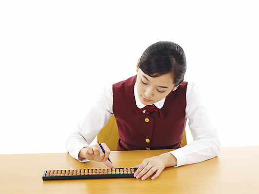 포토 JPG 스튜디오촬영 학생 여학생 여자 교육 부분 청소년 고등학생 한명 사람 상반신 10대 스쿨라이프 헤드폰 헤드셋 한국인 주판 계산 책상 인터넷교육 주산 여자만 여자한명만 십대만 십대여자만 십대여자한명만 국내포토 1 라이프스타일 음향기기 가구 학교 실내 동양인 계산기 파일형식