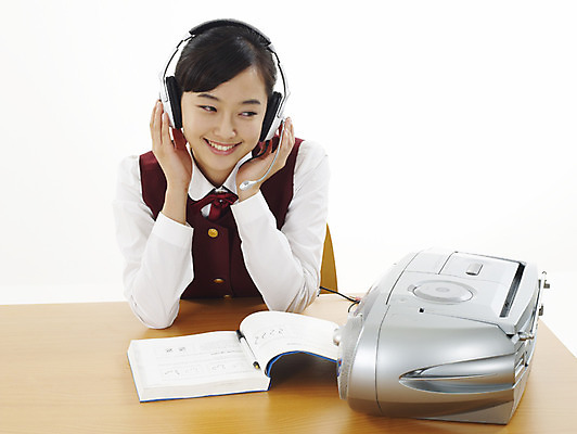 포토 JPG 스튜디오촬영 학생 여학생 여자 교육 부분 청소년 고등학생 한명 사람 상반신 10대 책 스쿨라이프 헤드셋 듣기 한국인 카세트테이프 책상 라디오 교육방송 참고서 여자만 여자한명만 십대만 십대여자만 십대여자한명만 국내포토 1 라이프스타일 음향기기 가구 학교 모션 실내 동양인 전자제품 헤드폰 파일형식