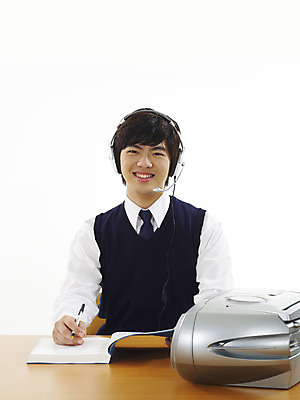 포토 JPG 스튜디오촬영 학생 교육 남자 남학생 부분 청소년 고등학생 한명 사람 상반신 10대 책 스쿨라이프 헤드셋 듣기 한국인 카세트테이프 책상 라디오 교육방송 참고서 남자만 남자한명만 십대만 십대남자만 십대남자한명만 국내포토 1 라이프스타일 음향기기 가구 학교 모션 실내 동양인 전자제품 헤드폰 파일형식