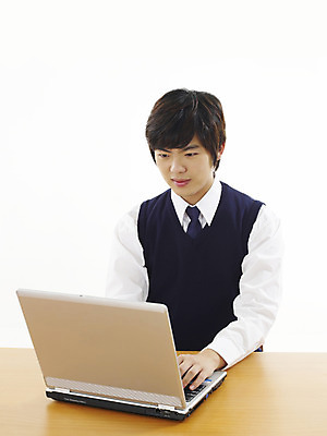 포토 JPG 스튜디오촬영 학생 교육 남자 남학생 부분 청소년 고등학생 한명 사람 상반신 10대 노트북 컴퓨터 스쿨라이프 한국인 책상 인터넷교육 남자만 남자한명만 십대만 십대남자만 십대남자한명만 국내포토 1 라이프스타일 가구 학교 실내 동양인 전자제품 파일형식