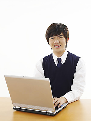 포토 JPG 스튜디오촬영 학생 교육 남자 남학생 부분 청소년 고등학생 한명 사람 상반신 10대 노트북 컴퓨터 스쿨라이프 한국인 책상 인터넷교육 남자만 남자한명만 십대만 십대남자만 십대남자한명만 국내포토 1 라이프스타일 가구 학교 실내 동양인 전자제품 파일형식