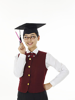 포토 JPG 스튜디오촬영 학생 여학생 여자 교육 교복 학사모 졸업 부분 청소년 고등학생 한명 누끼 사람 이벤트 상반신 10대 연필 스쿨라이프 한국인 졸업장 여자만 여자한명만 십대만 십대여자만 십대여자한명만 국내포토 모자_잡화 1 라이프스타일 옷 학교 학용품 실내 동양인 필기구 파일형식