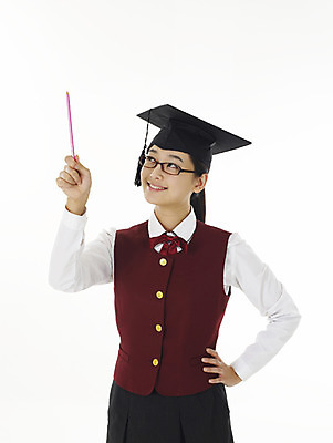 포토 JPG 스튜디오촬영 학생 여학생 여자 교육 교복 학사모 졸업 부분 청소년 고등학생 한명 누끼 사람 이벤트 상반신 10대 연필 스쿨라이프 한국인 졸업장 여자만 여자한명만 십대만 십대여자만 십대여자한명만 국내포토 모자_잡화 1 라이프스타일 옷 학교 학용품 실내 동양인 필기구 파일형식