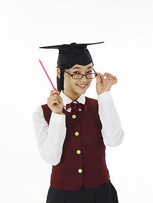 포토 JPG 스튜디오촬영 학생 여학생 여자 교육 교복 학사모 졸업 부분 청소년 고등학생 한명 누끼 사람 이벤트 상반신 10대 연필 스쿨라이프 한국인 졸업장 여자만 여자한명만 십대만 십대여자만 십대여자한명만 국내포토 모자_잡화 1 라이프스타일 옷 학교 학용품 실내 동양인 필기구 파일형식