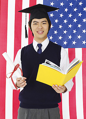 포토 JPG 스튜디오촬영 학생 교육 남자 교복 나라 남학생 학사모 졸업 부분 청소년 고등학생 한명 사람 이벤트 상반신 10대 책 스쿨라이프 미국 한국인 성조기 국기 졸업장 인재 남자만 남자한명만 십대만 십대남자만 십대남자한명만 국내포토 모자_잡화 1 라이프스타일 옷 북아메리카 학교 실내 동양인 파일형식