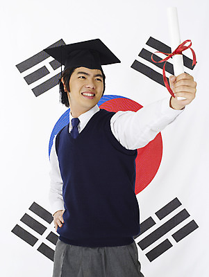 포토 JPG 스튜디오촬영 학생 교육 남자 교복 나라 남학생 학사모 졸업 부분 청소년 고등학생 한명 사람 이벤트 상반신 10대 스쿨라이프 한국인 국기 태극기 졸업장 인재 남자만 남자한명만 십대만 십대남자만 십대남자한명만 국내포토 모자_잡화 1 라이프스타일 옷 학교 실내 동양인 파일형식