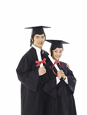 포토 JPG 스튜디오촬영 학생 여학생 여자 교육 남자 남학생 학사모 졸업 부분 고등학생 누끼 사람 이벤트 상반신 두명 10대 친구 스쿨라이프 한국인 졸업가운 졸업장 십대만 국내포토 모자_잡화 라이프스타일 학교 관계 청소년 실내 동양인 가운 파일형식