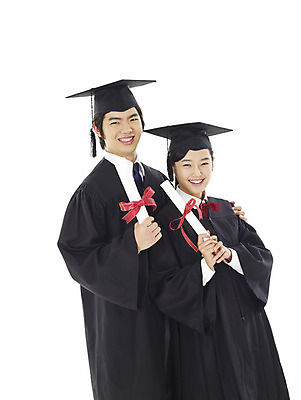 포토 JPG 스튜디오촬영 학생 여학생 여자 교육 남자 남학생 학사모 졸업 부분 고등학생 누끼 사람 이벤트 상반신 두명 10대 친구 스쿨라이프 한국인 졸업가운 졸업장 십대만 국내포토 모자_잡화 라이프스타일 학교 관계 청소년 실내 동양인 가운 파일형식