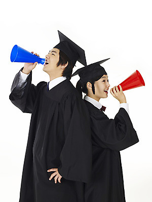 포토 JPG 스튜디오촬영 학생 여학생 여자 교육 남자 남학생 학사모 졸업 부분 고등학생 안내 누끼 사람 이벤트 상반신 두명 10대 친구 스쿨라이프 확성기 한국인 졸업가운 메시지 알림 십대만 국내포토 모자_잡화 라이프스타일 학교 관계 청소년 실내 동양인 가운 파일형식