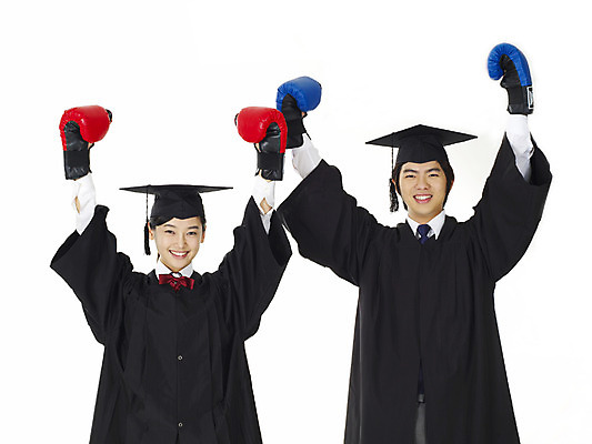 포토 JPG 스튜디오촬영 학생 여학생 여자 교육 남자 남학생 학사모 졸업 부분 고등학생 누끼 사람 이벤트 상반신 두명 10대 친구 스쿨라이프 경쟁 한국인 졸업가운 권투글러브 라이벌 십대만 국내포토 모자_잡화 라이프스타일 컨셉 학교 관계 청소년 실내 동양인 글러브 가운 파일형식