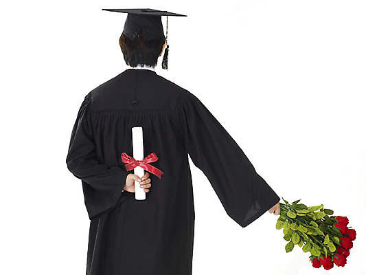 포토 JPG 스튜디오촬영 학생 교육 남자 꽃 남학생 꽃다발 학사모 졸업 부분 청소년 고등학생 선물 한명 누끼 사람 이벤트 상반신 10대 장미 스쿨라이프 한국인 축하 졸업가운 졸업장 남자만 남자한명만 십대만 십대남자만 십대남자한명만 국내포토 식물 모자_잡화 1 라이프스타일 컨셉 학교 실내 동양인 가운 파일형식