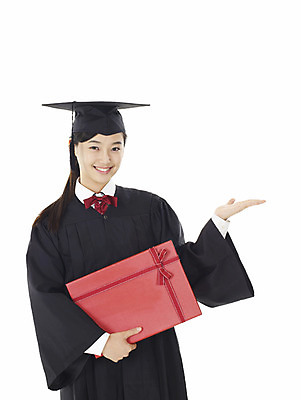 포토 JPG 스튜디오촬영 학생 여학생 여자 교육 학사모 졸업 부분 청소년 고등학생 선물 한명 누끼 사람 손짓 이벤트 상반신 10대 선물상자 스쿨라이프 한국인 축하 졸업가운 여자만 여자한명만 십대만 십대여자만 십대여자한명만 국내포토 모자_잡화 1 라이프스타일 컨셉 학교 모션 실내 동양인 상자 가운 파일형식