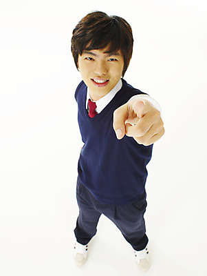 포토 JPG 스튜디오촬영 전신 학생 교육 남자 교복 남학생 포즈 손가락 청소년 고등학생 한명 서기 미소 웃음 누끼 사람 손짓 10대 하이앵글 스쿨라이프 한국인 남자만 남자한명만 십대만 십대남자만 십대남자한명만 국내포토 1 라이프스타일 손 옷 뷰포인트 학교 모션 실내 표정 동양인 파일형식