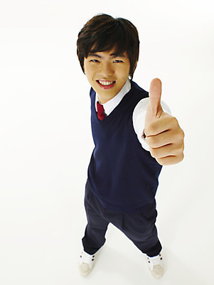포토 JPG 스튜디오촬영 전신 학생 교육 남자 교복 남학생 포즈 청소년 고등학생 한명 서기 미소 웃음 누끼 사람 손짓 10대 하이앵글 스쿨라이프 믿음 한국인 엄지손가락 최고 자신감 남자만 남자한명만 십대만 십대남자만 십대남자한명만 국내포토 1 라이프스타일 옷 감정 뷰포인트 손가락 학교 모션 실내 표정 동양인 파일형식