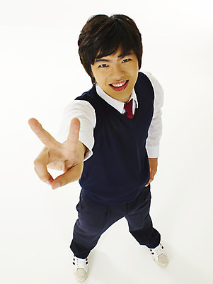 포토 JPG 스튜디오촬영 전신 학생 교육 남자 교복 남학생 포즈 청소년 고등학생 한명 서기 미소 웃음 누끼 사람 손짓 10대 하이앵글 스쿨라이프 믿음 한국인 자신감 브이 남자만 남자한명만 십대만 십대남자만 십대남자한명만 국내포토 1 라이프스타일 옷 감정 뷰포인트 학교 모션 실내 표정 동양인 파일형식