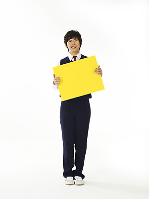 포토 JPG 스튜디오촬영 전신 학생 교육 남자 교복 남학생 청소년 고등학생 안내 알림판 한명 서기 미소 웃음 누끼 사람 10대 스쿨라이프 한국인 알림 남자만 남자한명만 십대만 십대남자만 십대남자한명만 국내포토 1 라이프스타일 옷 학교 모션 실내 표정 동양인 파일형식