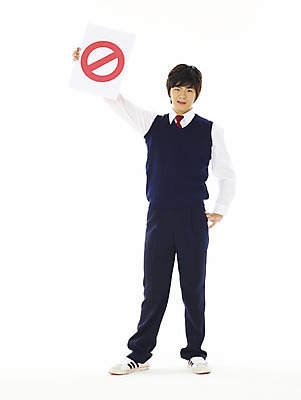 포토 JPG 스튜디오촬영 전신 학생 기호 교육 남자 교복 남학생 청소년 고등학생 한명 서기 누끼 사람 10대 스쿨라이프 한국인 금지 심볼 남자만 남자한명만 십대만 십대남자만 십대남자한명만 국내포토 문자 1 라이프스타일 옷 학교 모션 실내 동양인 파일형식