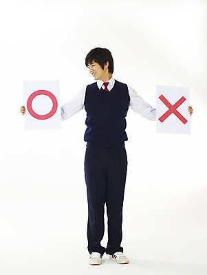 포토 JPG 스튜디오촬영 전신 학생 교육 남자 교복 남학생 청소년 고등학생 한명 서기 미소 웃음 누끼 사람 10대 스쿨라이프 시험 한국인 X 문제 O 답안 남자만 남자한명만 십대만 십대남자만 십대남자한명만 국내포토 1 라이프스타일 알파벳 옷 학교 모션 실내 표정 동양인 파일형식