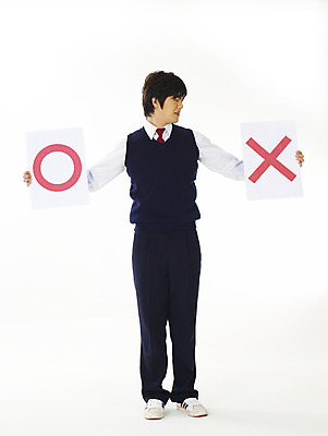 포토 JPG 스튜디오촬영 전신 학생 교육 남자 교복 남학생 청소년 고등학생 한명 서기 누끼 사람 10대 스쿨라이프 시험 한국인 X 문제 O 답안 남자만 남자한명만 십대만 십대남자만 십대남자한명만 국내포토 1 라이프스타일 알파벳 옷 학교 모션 실내 동양인 파일형식