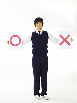 포토 JPG 스튜디오촬영 전신 학생 교육 남자 교복 남학생 청소년 고등학생 한명 서기 미소 웃음 누끼 사람 10대 스쿨라이프 시험 한국인 X 문제 O 답안 남자만 남자한명만 십대만 십대남자만 십대남자한명만 국내포토 1 라이프스타일 알파벳 옷 학교 모션 실내 표정 동양인 파일형식