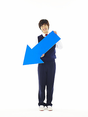 포토 JPG 스튜디오촬영 전신 학생 교육 남자 교복 화살표 남학생 청소년 고등학생 한명 서기 누끼 사람 10대 스쿨라이프 한국인 슬픔 찡그림 하락 방향 성적 남자만 남자한명만 십대만 십대남자만 십대남자한명만 국내포토 1 라이프스타일 옷 감정 컨셉 학교 모션 실내 표정 동양인 파일형식